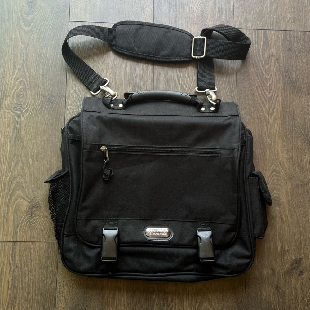 Overland Travelware Messenger Bag